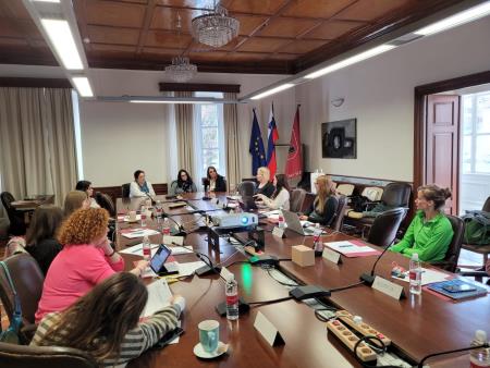 Sestanek s predstavnicami OŠ Sežana; Vir: Občina Sežana